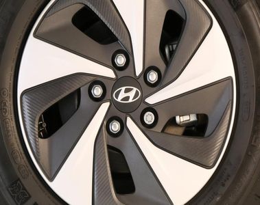Hyundai Wheel Locks,Light Weight Lock (15'' & 16'' wheels) G2F41-AU000